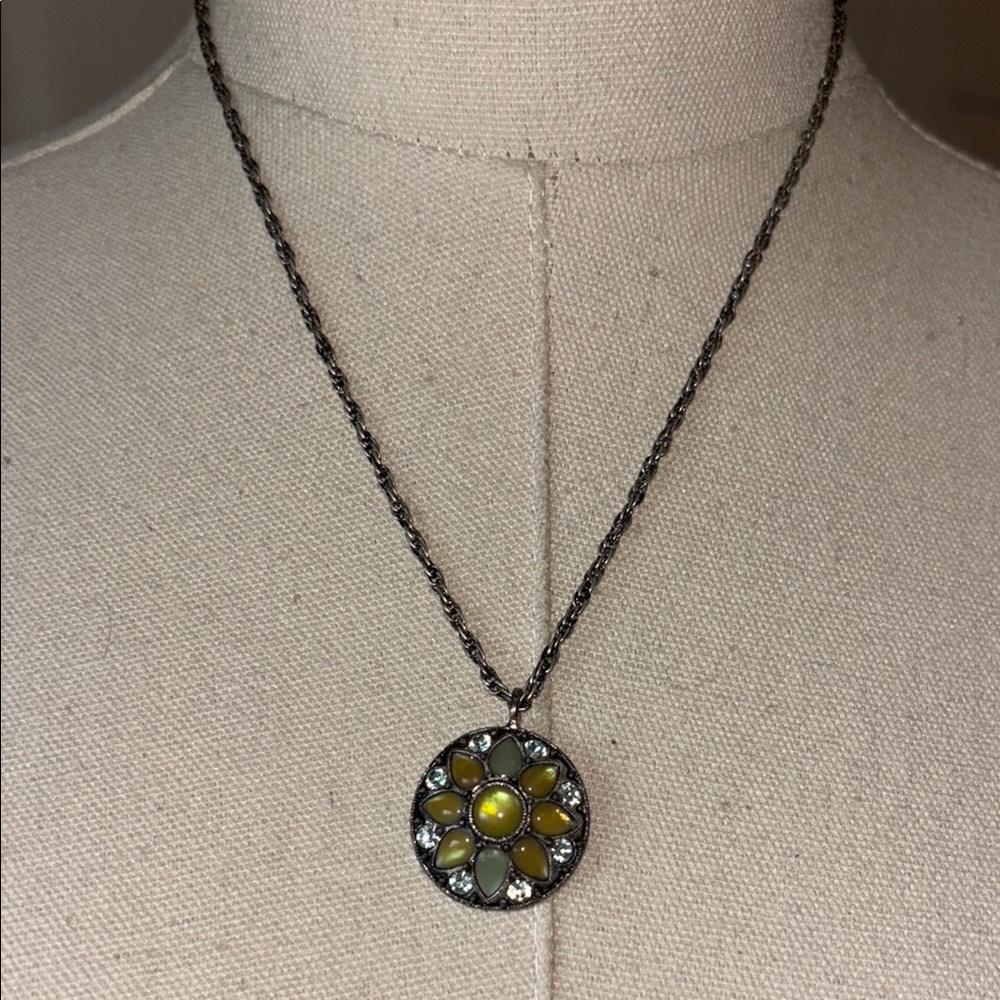 1928 Silver and Emerald Necklace with Intricate Detailing